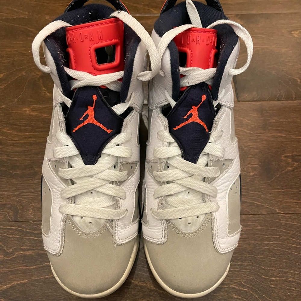 Air Jordan 6 Retro GS Tinker
Basketball Shoes size 4.5 youth sneakers